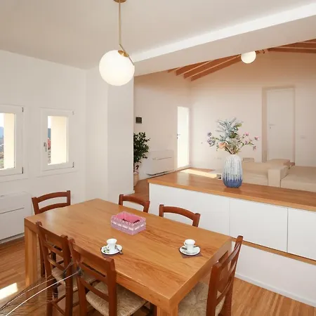 Stazzo La Capanna Guest house *