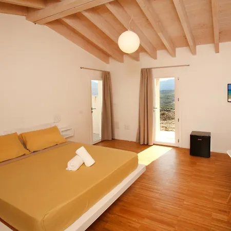 Stazzo La Capanna Guest house *